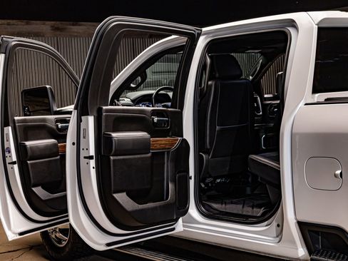 Used 2021 Chevrolet Silverado 3500 High Country image 25