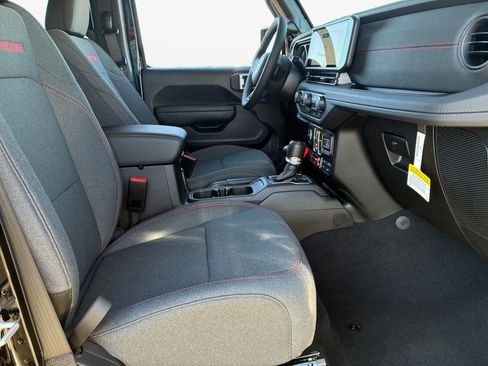 New 2025 Jeep Gladiator Rubicon w/ Convenience Group image 25