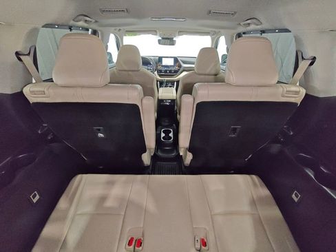 Used 2023 Toyota Highlander XLE AWD/4WD image 31