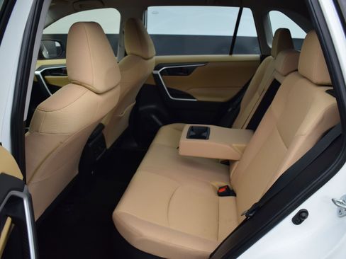 Used 2023 Toyota RAV4 LE image 12