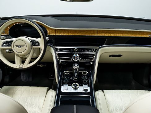 Used 2021 Bentley Flying Spur W12 image 12