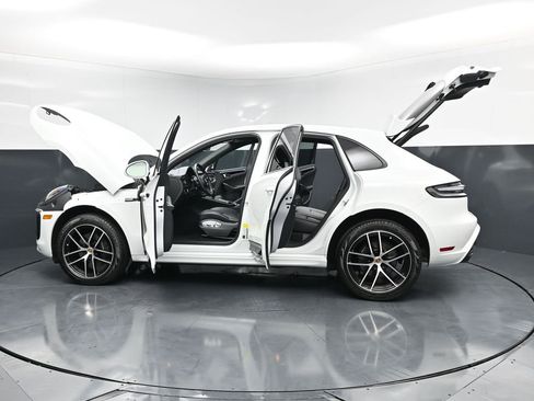 Used 2025 Porsche Macan AWD/4WD image 31