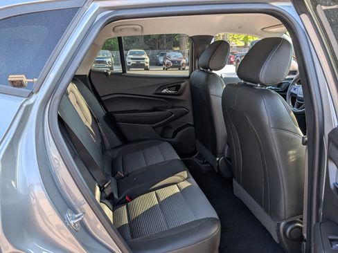 Used 2024 Chevrolet Trax LT FWD image 12