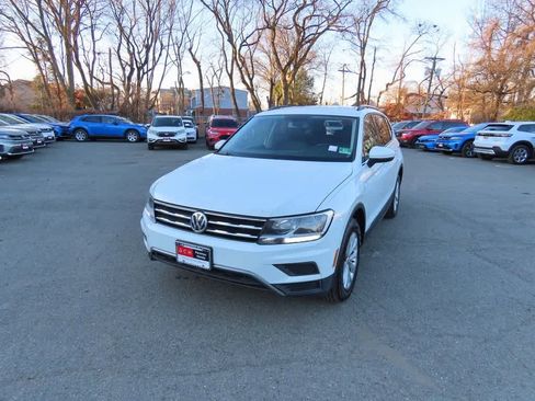 Used 2019 Volkswagen Tiguan SE image 1