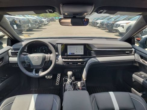 Used 2025 Toyota Camry SE w/ Convenience Package FWD image 8