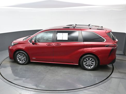 Used 2021 Toyota Sienna LE image 38