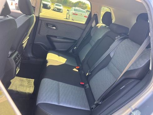 Used 2023 Nissan Rogue SV image 19