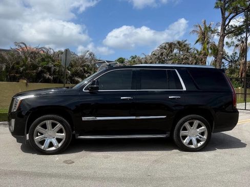 Used 2017 Cadillac Escalade Luxury RWD image 7