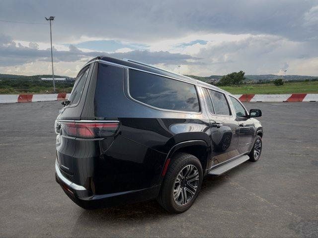 Used 2024 Jeep Wagoneer L Series II RWD image 3