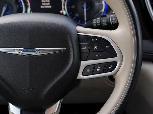 Used 2018 Chrysler Pacifica Limited w/ Tire & Wheel Group image 11