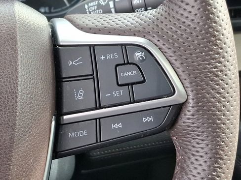 Certified 2023 Toyota Sienna Platinum image 24