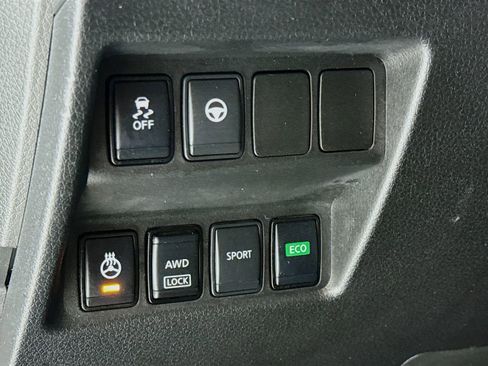 Used 2020 Nissan Rogue Sport SV w/ Technology Package image 11