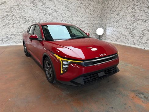 Used 2025 Kia K4 FWD image 1