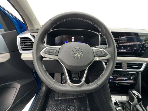 New 2026 Volkswagen Taos SE image 12