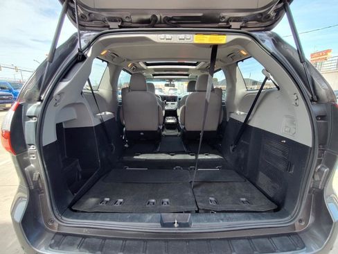 Used 2017 Toyota Sienna Limited Premium image 48