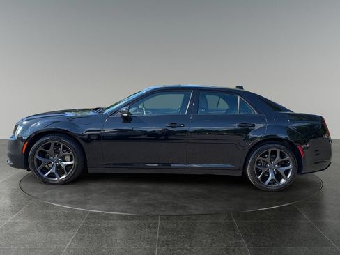 Used 2023 Chrysler 300 S RWD image 5