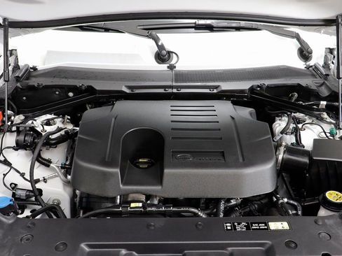 Used 2025 Land Rover Defender 110 S image 24