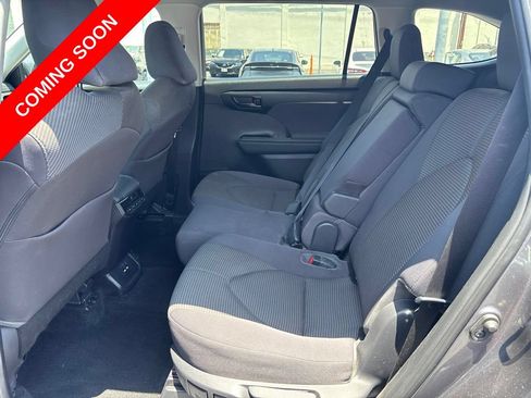 Used 2021 Toyota Highlander L FWD image 14
