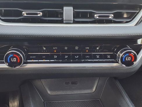 New 2026 Chevrolet Equinox LT w/ Convenience Package II AWD/4WD image 17