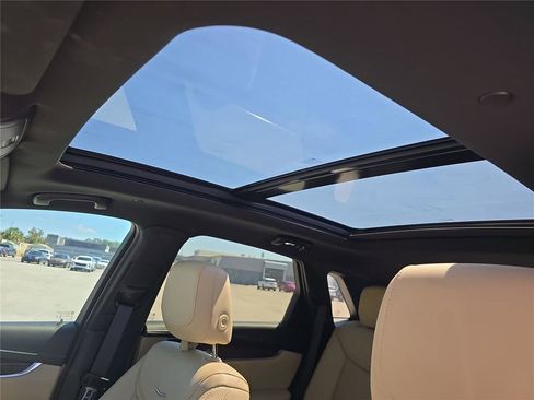 Used 2018 Cadillac XT5 Premium Luxury w/ Driver Assist Package FWD image 25