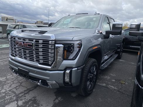 Used 2026 GMC Sierra 2500 Denali w/ Denali Reserve Package image 4