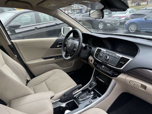 Used 2017 Honda Accord Hybrid Sedan image 7