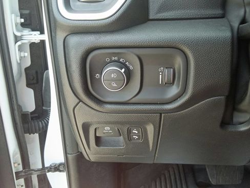 Used 2024 RAM 1500 Big Horn AWD/4WD image 30