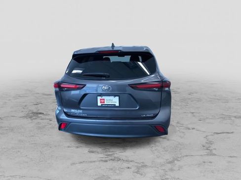 Certified 2024 Toyota Highlander LE image 9
