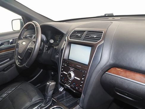 Used 2016 Ford Explorer Platinum image 41
