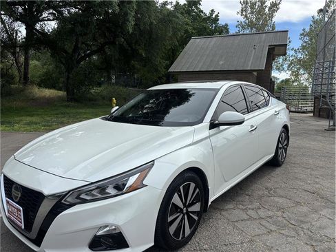 Used 2020 Nissan Altima 2.5 SV FWD image 3