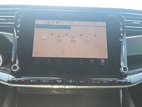 Used 2022 Jeep Wagoneer Series III w/ Premium Group I image 36