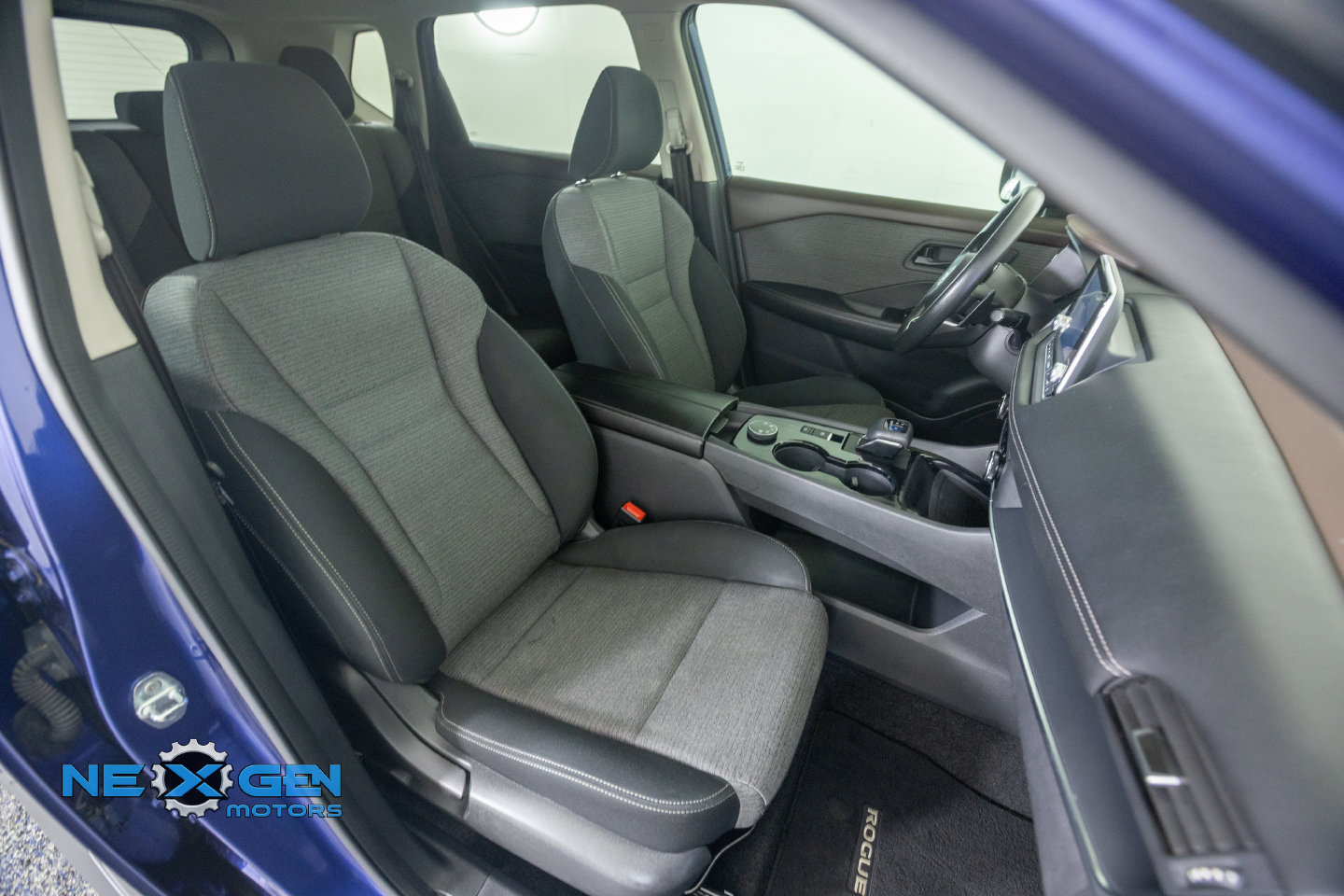 Used 2021 Nissan Rogue S AWD/4WD image 9