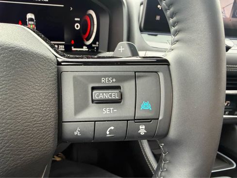 Used 2025 Nissan Rogue Platinum w/ Platinum Premium Package image 36