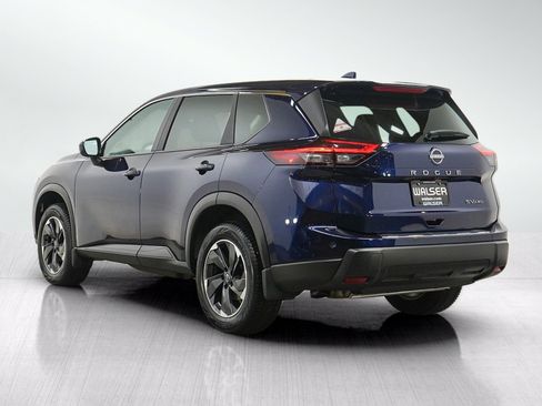 Used 2024 Nissan Rogue SV AWD/4WD image 3