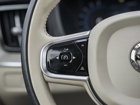 Certified 2023 Volvo XC60 B5 Plus w/ Climate Package image 27