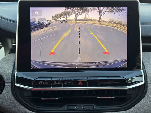 Certified 2022 Jeep Compass Latitude image 19