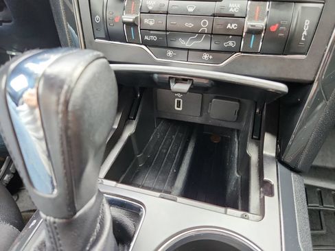 Used 2018 Ford Explorer XLT w/ Equipment Group 202A AWD/4WD image 49
