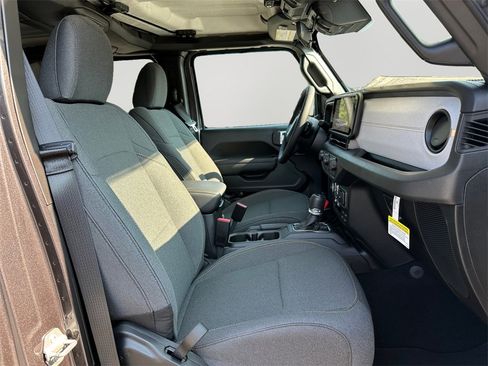 New 2025 Jeep Gladiator Sport image 12