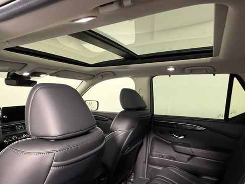 Used 2025 Honda Pilot Elite image 40