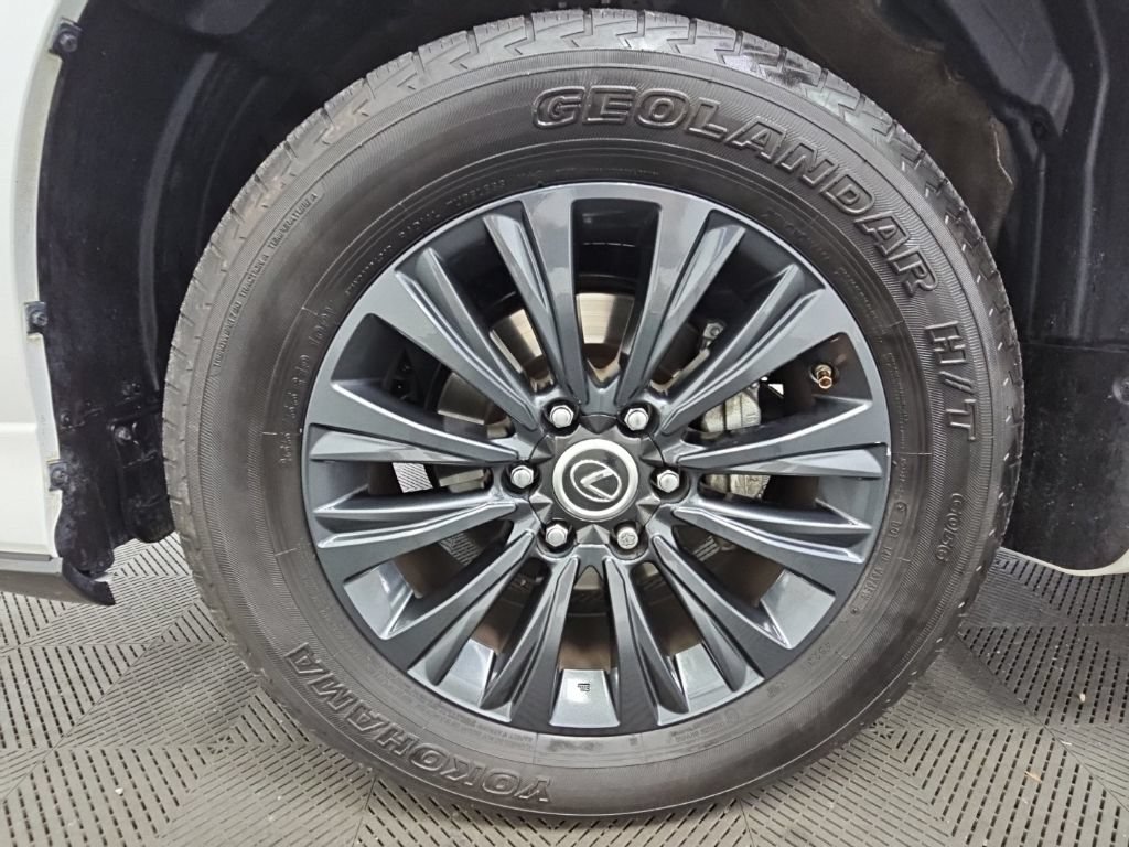 Used 2023 Lexus GX 460 Premium w/ Accessory Package AWD/4WD image 46