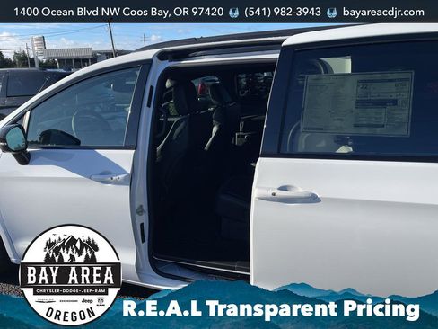 New 2026 Chrysler Pacifica Select w/ S Appearance Package FWD image 16