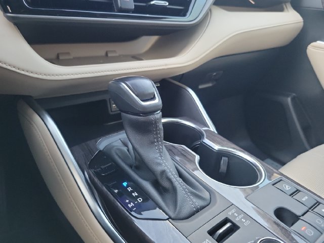 Used 2025 Toyota Highlander Limited AWD/4WD image 21