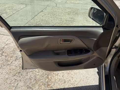 Used 2001 Toyota Camry LE FWD image 12