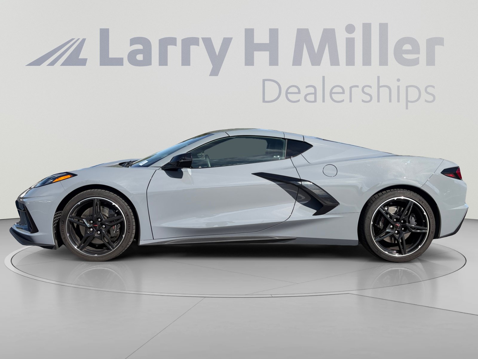 Used 2025 Chevrolet Corvette Stingray Preferred Cpe w/ Z51 Performance Package RWD image 2