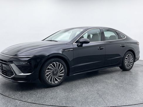 Used 2025 Hyundai Sonata SEL FWD image 3