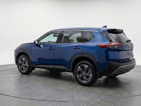 Used 2025 Nissan Rogue SV image 6