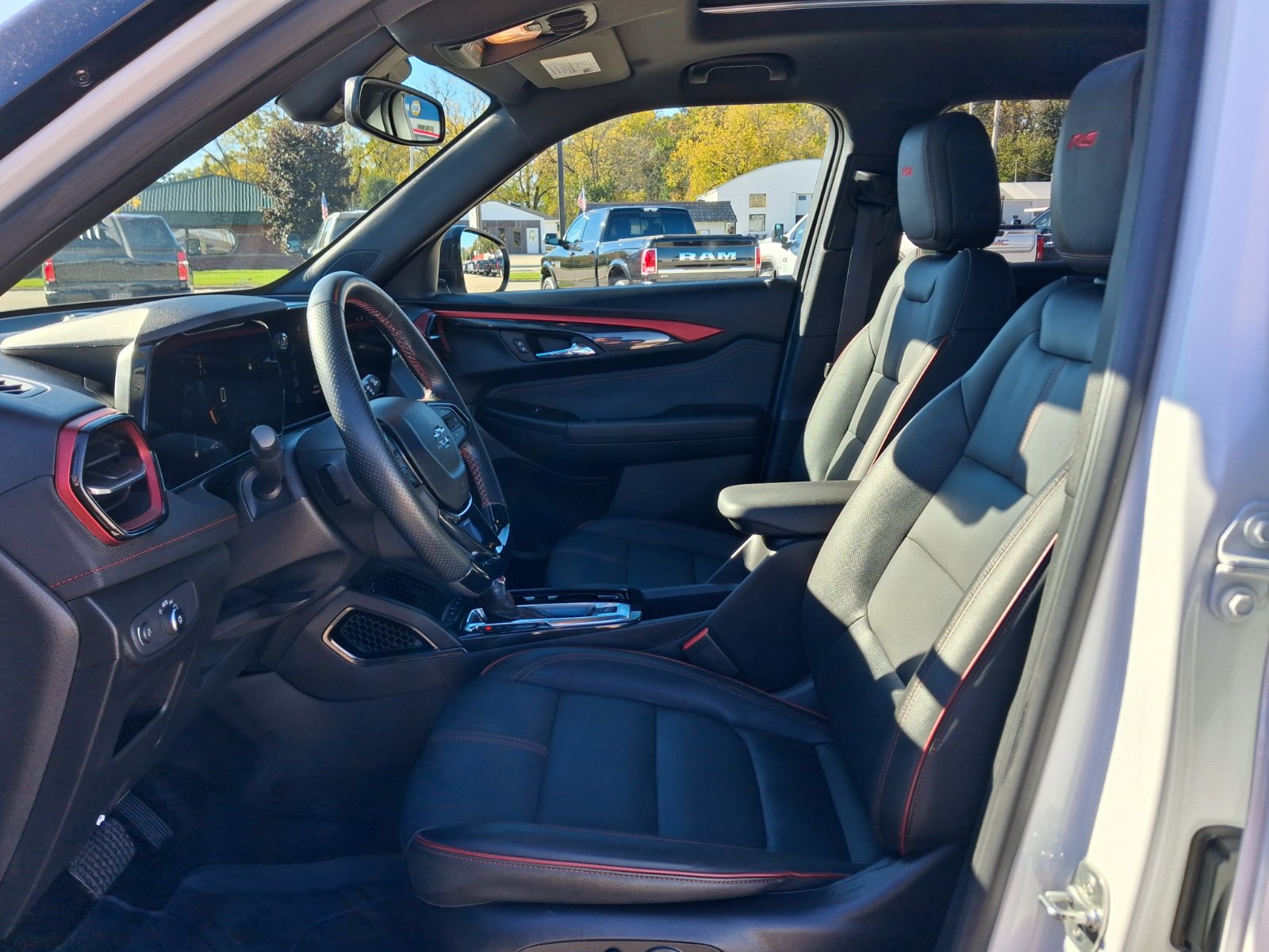 Used 2025 Chevrolet TrailBlazer RS w/ Convenience Package AWD/4WD image 10