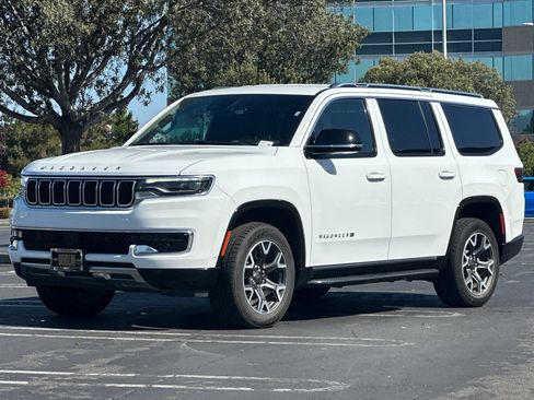 Used 2024 Jeep Wagoneer Series III AWD/4WD image 8