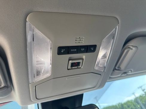 Used 2025 Toyota RAV4 XLE AWD/4WD image 25