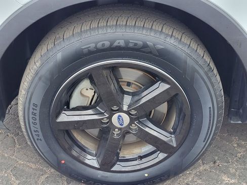 Used 2016 Ford Explorer XLT image 24